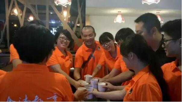 舉杯歡慶教師節(jié) 舉杯歡慶教師節(jié)