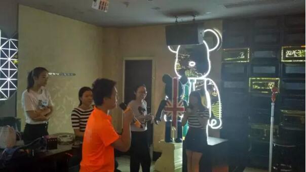 教師節(jié)活動三:KTV歡唱 教師節(jié)活動三:KTV歡唱