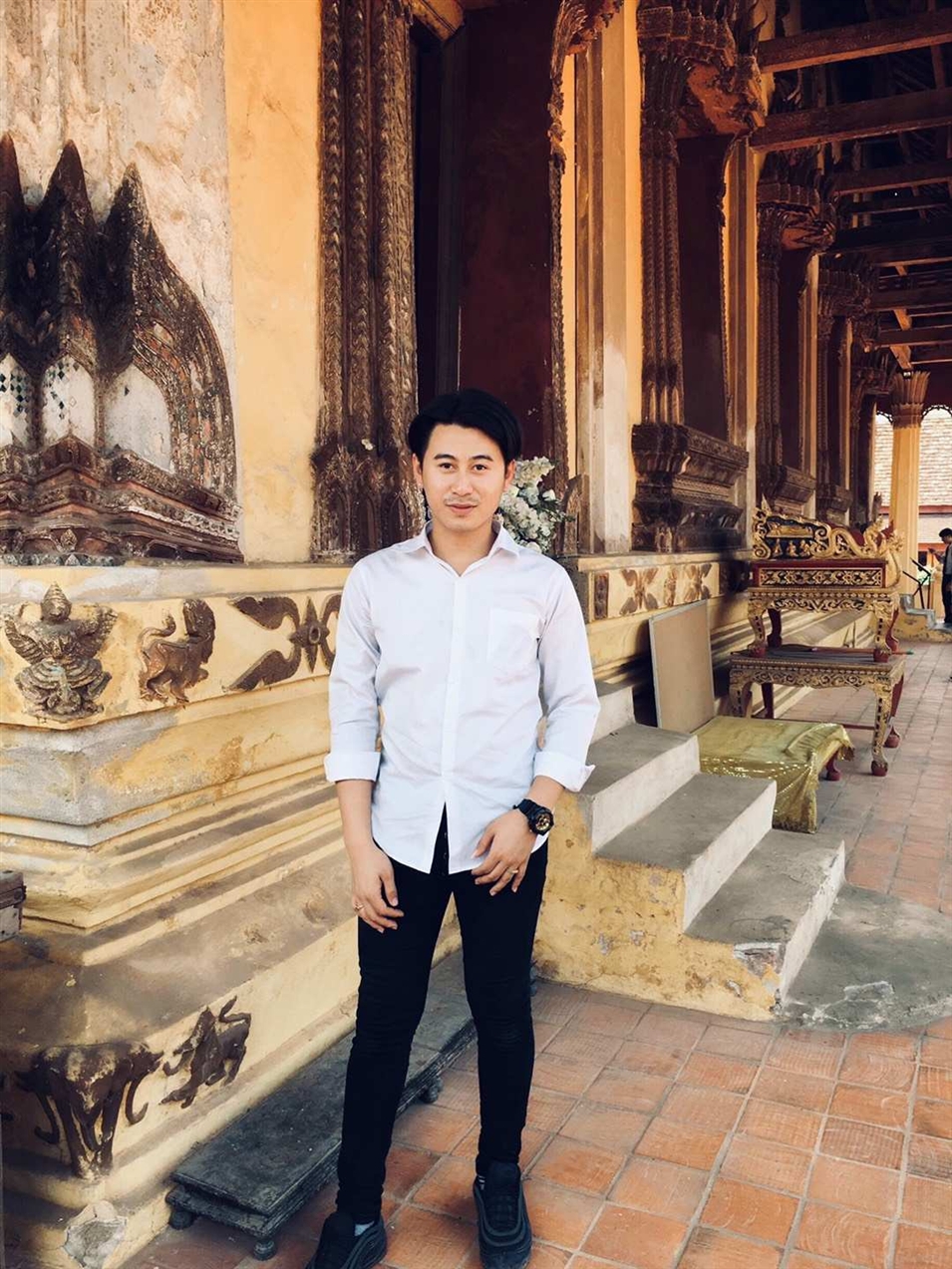 基諾，老撾首都萬象人，老撾國立大學(xué)文學(xué)院德語系大二學(xué)生， 